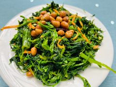拌山野菜-北京龙庆四季香农家饭庄·灶台鱼·碳烤虹鳟鱼(龙庆峡店)