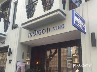 living就坐落在安福路的一座三层洋房内，四面开窗
