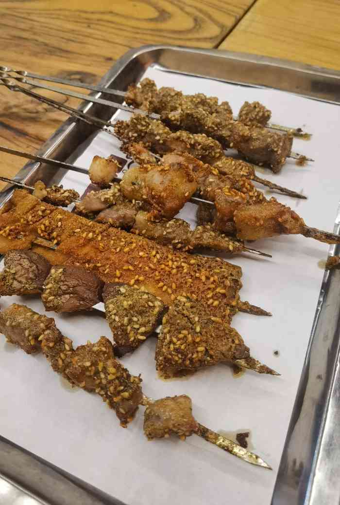 二毛电烤串-"不推荐,牛肉串羊肉串还算能入了我的口,还.