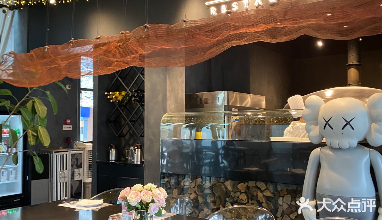 那时候还是抵用券的活动,人均几十上班吃的午餐