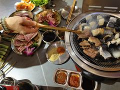 -围炉肉舍•炭烤活鳗•丹东海鲜烤肉(步行街店)