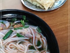 -鸿浩扒猪脚米线