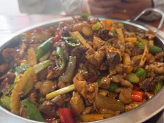 -泡山椒干锅肥肠鸡