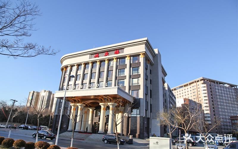 宴请过几次客户在这边定位子，菜品也很突出