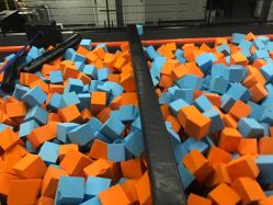 -蹦贝运动中心·蹦床·攀岩·闯关(龙岗店)