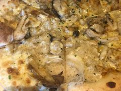 野生黑松露菌菇鸡肉比萨-必胜客(华邦银泰店)