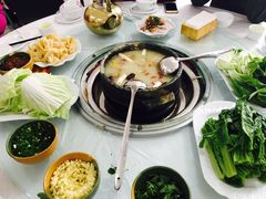 -南渝食府.墨脱石锅松茸鸡