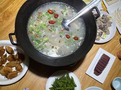 -茸梅路右拐龙虾-农家菜(松江店)