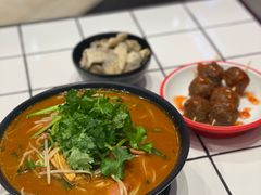 招牌炸酱小锅米线-肥汁米蘭香港米线(长宁来福士店)