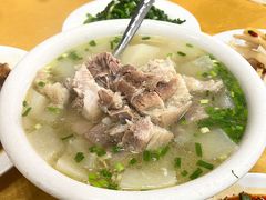 萝卜炖肘子-荣生萝卜汤饭店