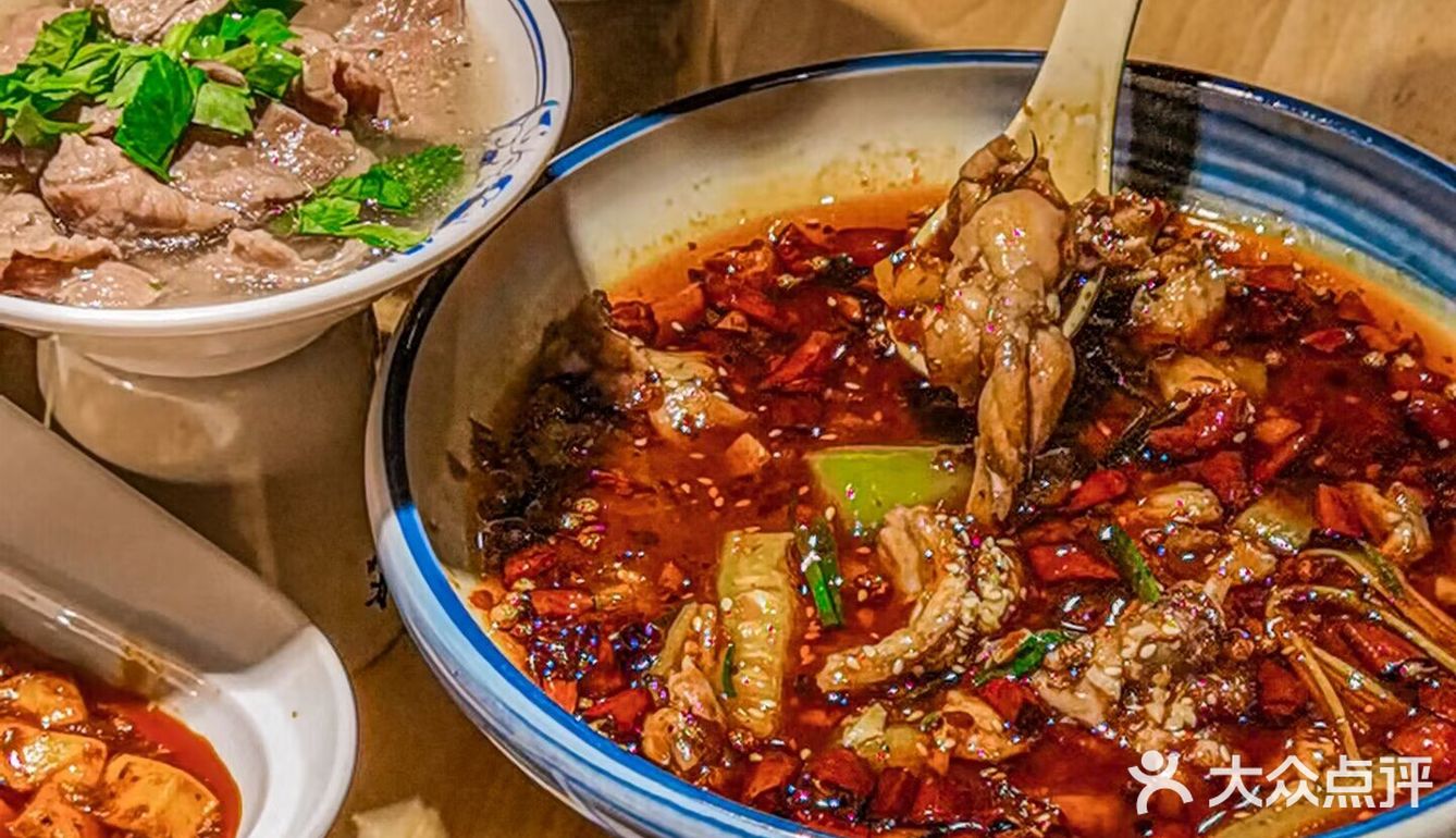 排队王来双子塔了👑跷脚牛肉只要💰1r