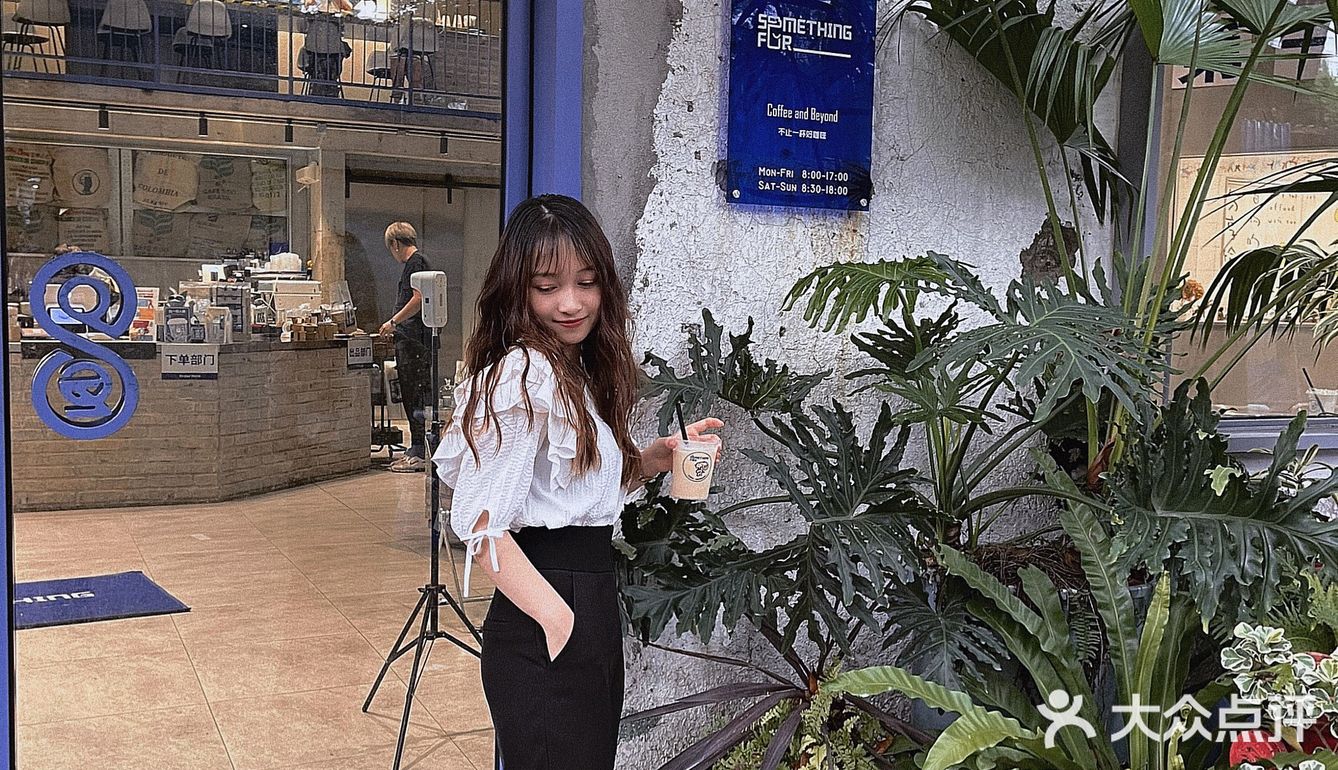 深圳探店｜克莱因蓝工业风咖啡厅SOMETHING FOR🔵⚪️