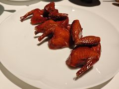 脆皮妙龄乳鸽-新荣记(BFC外滩金融中心店)