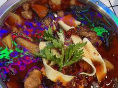 -晓彭肥肠鸡·泡椒鸡火锅(水木天地店)