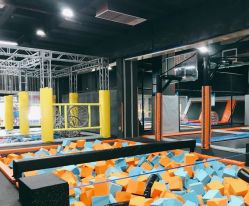 -蹦贝运动中心·蹦床·攀岩·闯关(龙岗店)