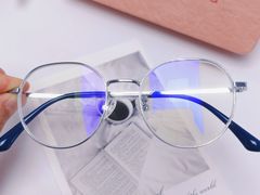 -罗伯特眼镜·蔡司官方授权(罗湖国贸店)