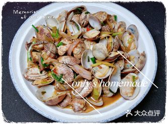 豆瓣酱辣炒花蛤 花蛤是家里很常买的一种食材~