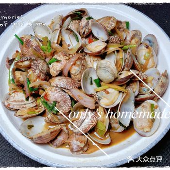 豆瓣酱辣炒花蛤 花蛤是家里很常买的一种食材~