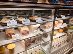 面包甜点陈列柜-喜茶(东莞雍华庭店)