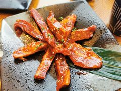 烤糊的牛短肋-炎蔵牛舌烤肉