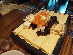 -老牌坊云南鱼豆花火锅(爱建店)