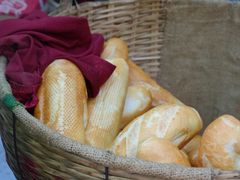 -Bánh Mì Huynh Hoa