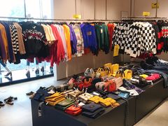 -URBAN REVIVO(欢乐海岸购物中心店)