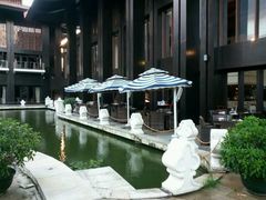 池塘边就餐，悠哉，悠哉-水润轩私厨海南菜餐厅(铂尔曼酒店)