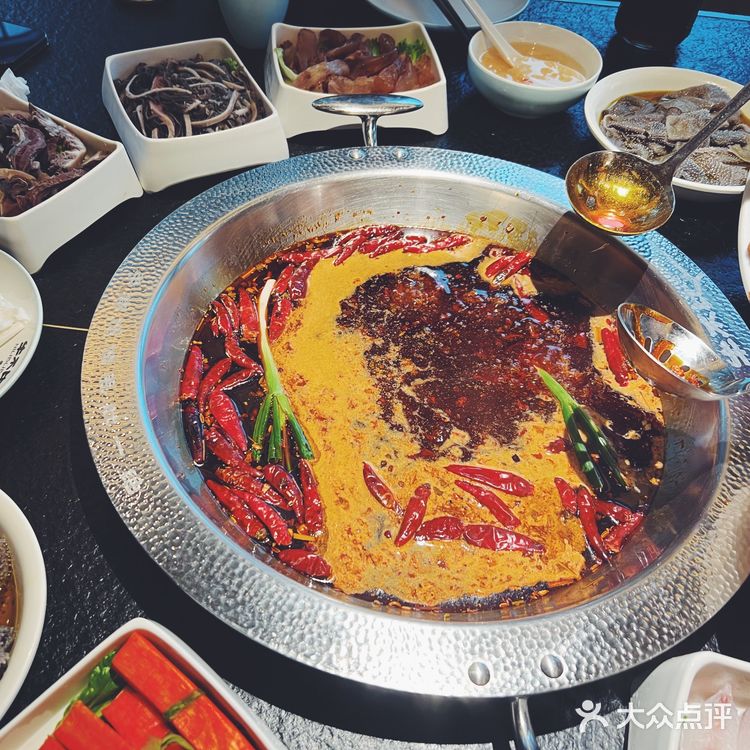 望着窗外春风 吃zhuó火锅儿 