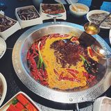 望着窗外春风 吃zhuó火锅儿 