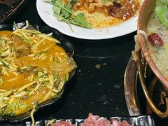 -果松木炭酸菜铜火锅·外婆参鸡汤