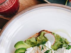 牛油果温泉蛋吐司-O'mills Sourdough Bakery&Bistro(永嘉路店)