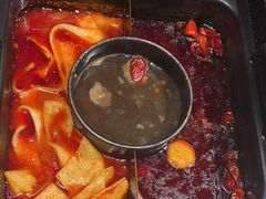 -老牌坊云南鱼豆花火锅(哈西万达店)