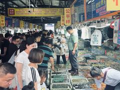 -霞涌市场海鲜摆卖区