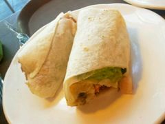 鹰嘴豆泥素菜卷-星巴克(来福士办公楼店)