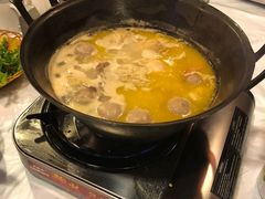 -鲜入围煮花胶鸡海鲜火锅
