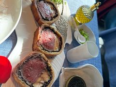 惠灵顿牛排-弦月窗LUNETTE BY AMANDA(复兴路店)