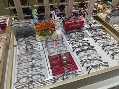 -美式眼镜·授权蔡司.依视路.尼康.豪雅.明月(人民广场店)