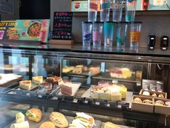 面包甜点陈列柜-星巴克(新达汇三林店)