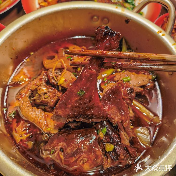 都江堰美食探店🦆烤鸭甜不辣你没吃过的体验！