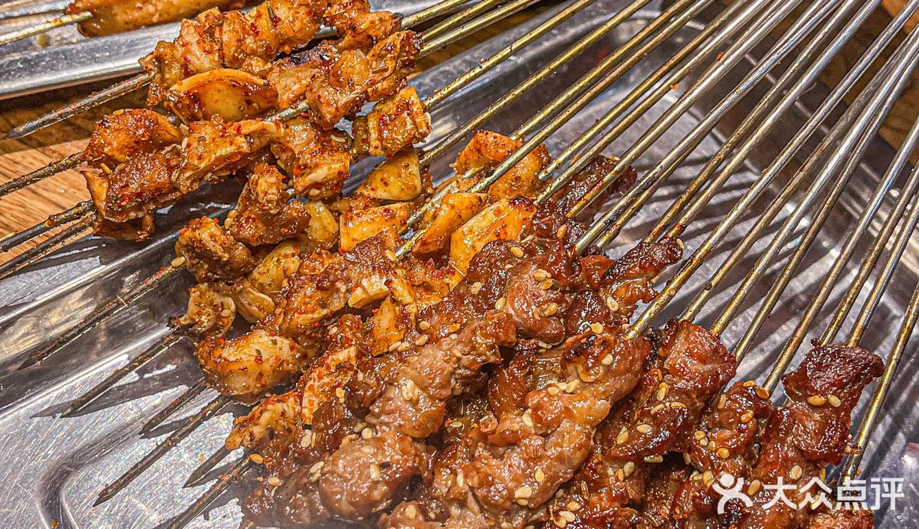 东北烧烤扛把子！大口吃肉太爽了！