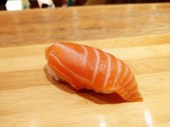 三文鱼手握寿司-泉寿司(万科公园店)