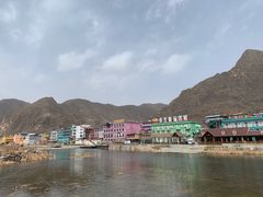 -百里峡七彩艺术小镇