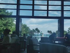 -亚龙湾喜来登·美景台大堂吧
