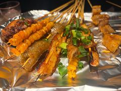 -何师烧烤·小龙虾·江湖川菜·精酿啤酒(成温店)