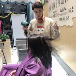 点击看大图 -首脑美发沙龙
