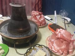 -洞庭洲·防空洞火锅·烧烤·铜锅涮肉(新百广场店)