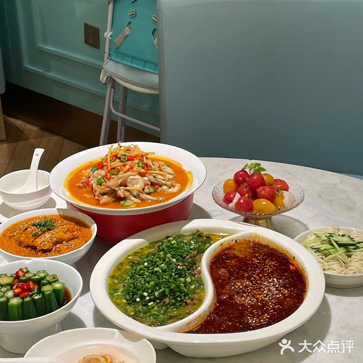中午美食打卡：孔雀川菜