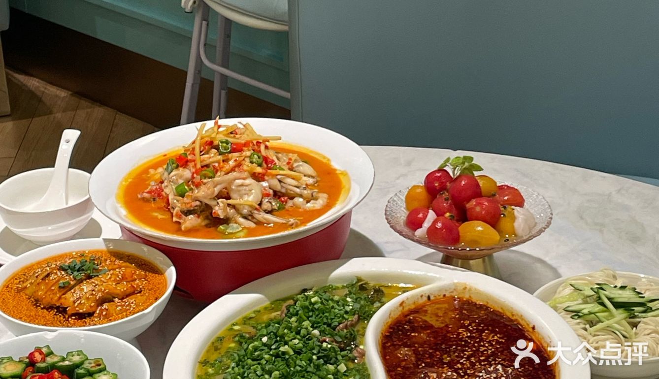 中午美食打卡：孔雀川菜