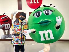 -m豆巧克力世界(上海世茂广场店)